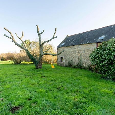 Kervarch - Ancienne maison de ferme à 5 km de la mer Trégunc Extérieur photo